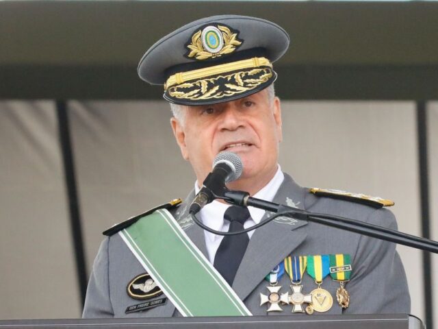 Freire Gomes disse a Bolsonaro que Exército não violaria a Constituição