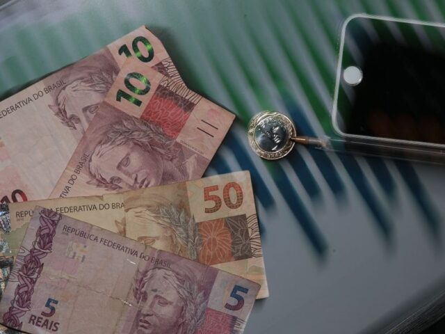 Projeção de receitas extras cai R$ 81 bi com ajustes no CARF e transações