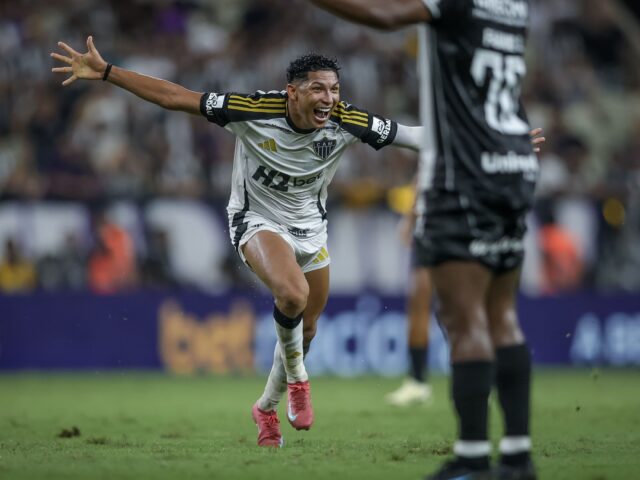 Com golaço de Rony, Atlético-MG vence Ceará e cola no G6 do Brasileirão
