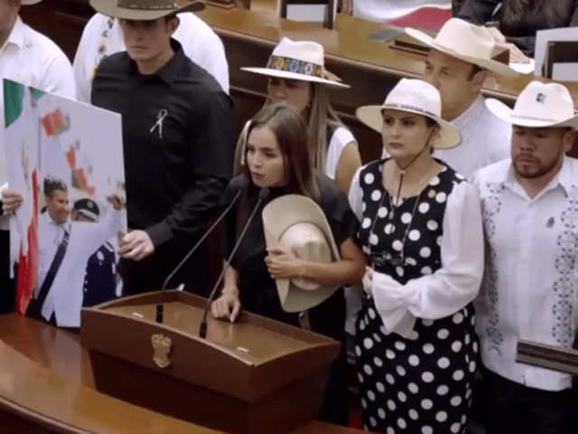 Esposa de prefeito assassinado no México assume e promete enfrentar cartéis